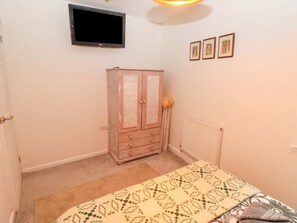 Room - Apartment 4 is in Tenby, Dyfed (Tenby)