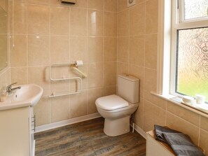 Shower - Tidal Reach in Paignton, Devon (Paignton)