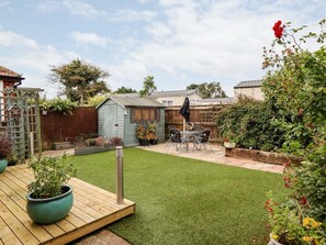 Outdoor dining - Mariai Eton Road in Trusthorpe (Mablethorpe)