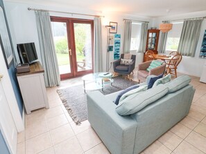 Living area - Chy Lowena, Goldenbank. 2 bed. (Falmouth)
