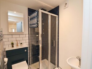 Shower - Sandy Nook, Marske-By-The-Sea (Redcar)