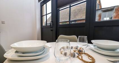 Kingfisher Cottage in Ottinge in Kent