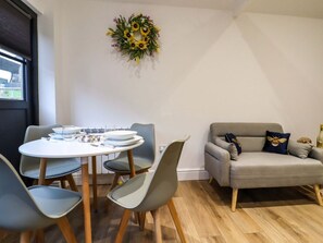 Dining - Kingfisher Cottage in Ottinge in Kent (Canterbury)