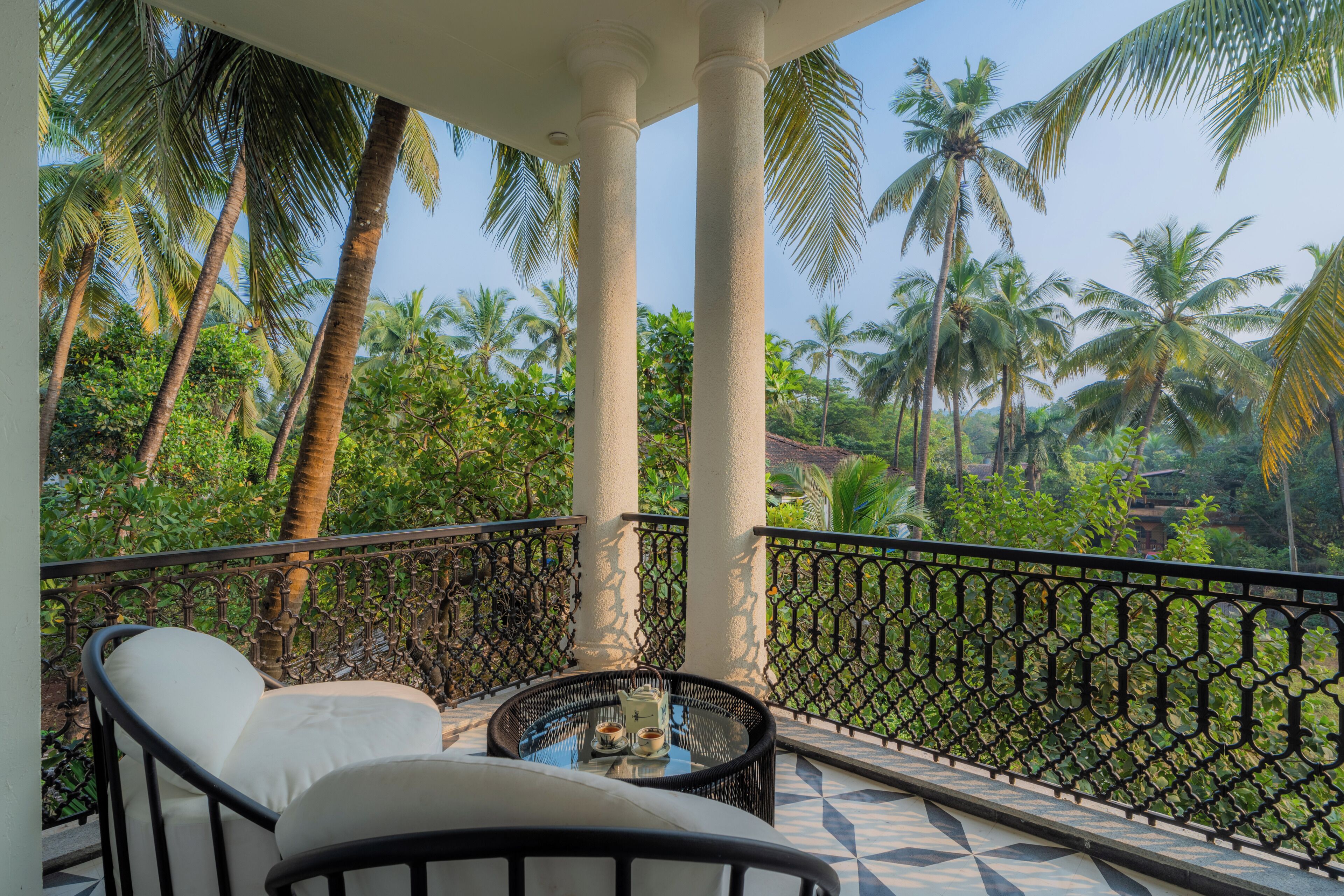 Luksushuvila, parveke, näköala puutarhaan | Ulkoalueet