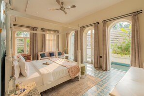 Villa de lujo, balcón, vista al jardín