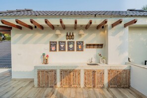 Property grounds - ELIVAAS Yashgeet 4 BHK Villa with Pool (Siolim)