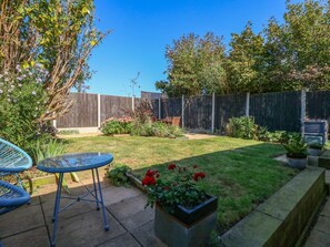Terrace/patio - Honeybees Haven, Hunstanton (Hunstanton)