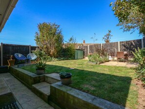 Terrace/patio - Honeybees Haven, Hunstanton (Hunstanton)