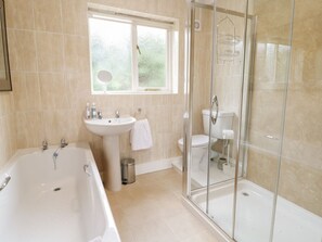 Shower - Hendre, Penybontfawr (Oswestry)