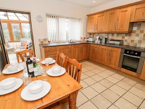 High chair - Tremyfron, Bala, Gwynedd 3 bed (Bala)