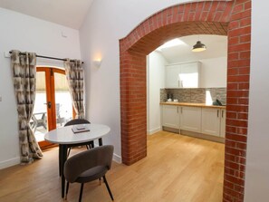 Dishwasher, high chair - Woodland Roost, Bideford (Bideford)