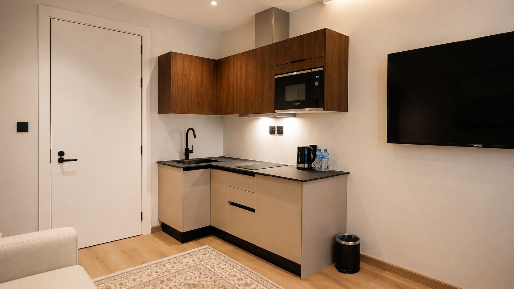 Family Apartment | Private kitchen | Microwave, stovetop, cookware/dishes/utensils