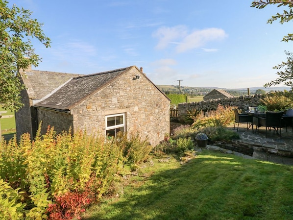 Outdoor dining - East Crossthwaite Cottage, Middleton-In-Teesdale (Barnard Castle)
