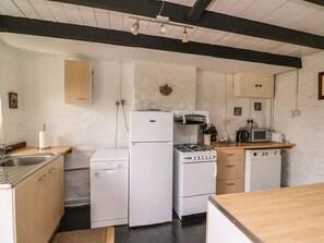 Private kitchen - Taliharris Cottage, Llandysul (Llandysul)