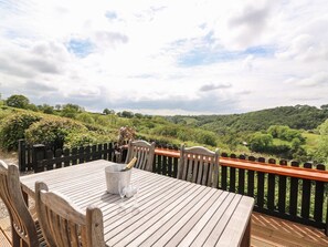 Outdoor dining - Taliharris Cottage, Llandysul (Llandysul)