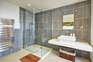 Shower - St Clements View, Borrisdale (Borrisdale)