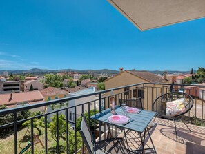 Outdoor dining - Air-conditioned studio downtown - 2 guests (Le Lavandou)