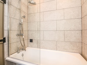 Shower - The Stable @ Warren House, Wragby (Market Rasen)