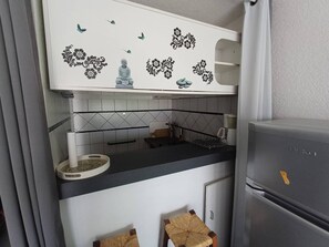 Private kitchen - Bright studio with sea view - 4 guests (Canet-Plage)