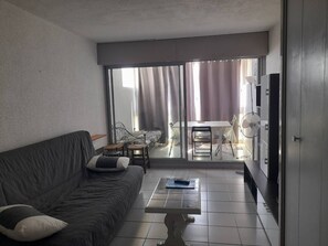 Living area - Bright studio with sea view - 4 guests (Canet-Plage)