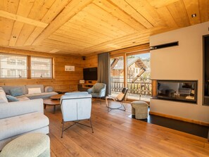 TV, fireplace - Apartment for 14 guests (Les Gets)