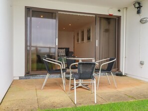 Outdoor dining - 47 Bredon Court, Newquay (Newquay)