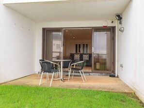 Outdoor dining - 47 Bredon Court, Newquay (Newquay)