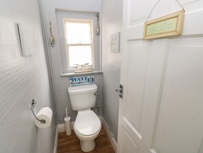 Shower - Greengate, Tenby, Pembrokeshire (Tenby)