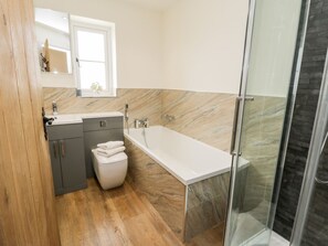 Shower - Stag Cottage, Whitby (Whitby)