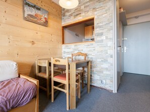 Dining - Apartment for 5 guests, west-facing balcony (Avoriaz)