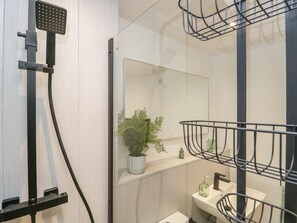 Shower - Woodland Lodge, Grange-Over-Sands (Grange-Over-Sands)