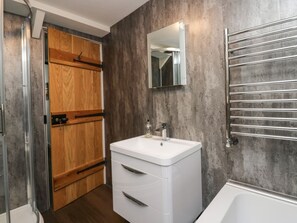 Shower - The Barn is in Nether Wasdale. (Seascale)