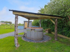 Outdoor spa tub - Llety Llanfair, Y Felinheli (Felinheli)