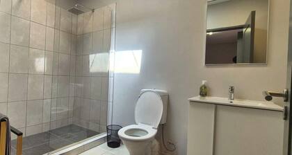 Beautiful 2-bedroom cottage in Johannesburg perfect for a relaxing getaway