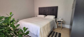 Beautiful 2-bedroom cottage in Johannesburg perfect for a relaxing getaway