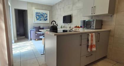Beautiful 2-bedroom cottage in Johannesburg perfect for a relaxing getaway