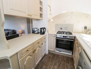 Private kitchen - Springtime Lodge, Rhyd-Y-Foel (Abergele)