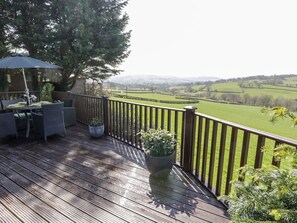 Outdoor dining - Springtime Lodge, Rhyd-Y-Foel (Abergele)