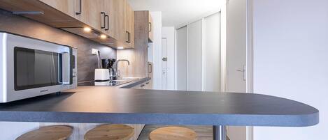 Fridge, microwave, oven, coffee/tea maker