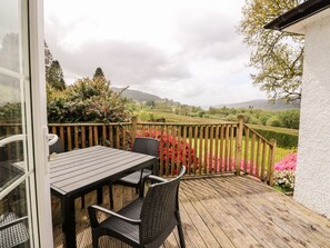 Outdoor dining - Forester's Cottage, Kilmartin (Dalmally)