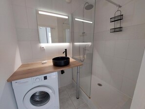 Bathroom - Renovated T2 in Royan's center (Royan)