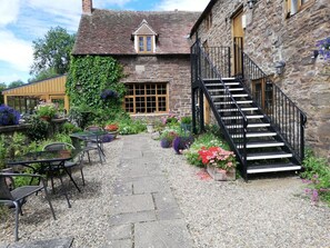 Outdoor dining - The Gallery, Strefford (Craven Arms)