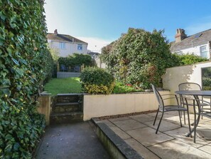 Outdoor dining - Pepper's Cottage in Appledore. (Bideford)