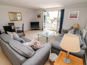 Living area - 24 Rhodewood House, Saundersfoot (Saundersfoot)