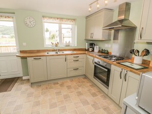 Dishwasher, high chair - Brickfield Cottage, Machynlleth (Machynlleth)