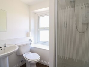 Shower - Serenity House, The Retreat  in Llanwrtyd Wells (Llangammarch Wells)