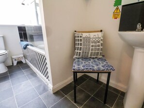 Shower - Caedmon's Rest, Whitby (Whitby)