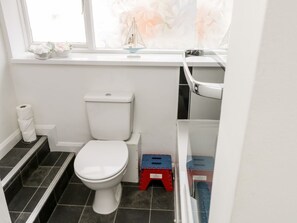 Shower - Caedmon's Rest, Whitby (Whitby)