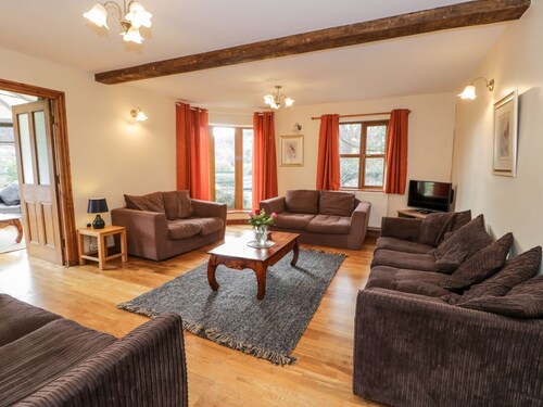 Ddol Helyg Farmhouse, Llanrug