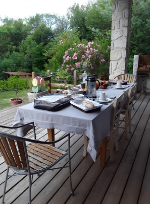 Outdoor dining